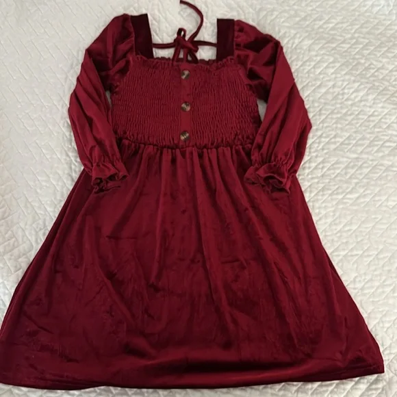 Long sleeve velvet red dress. - Picture 2 of 3